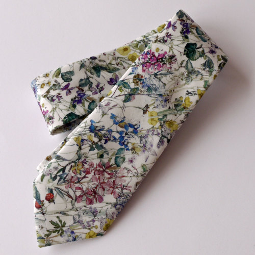 Gentleman's hand stitched tie - Wild Flowers natural