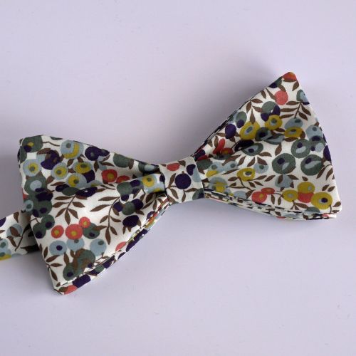 Liberty print Wiltshire Berry bow tie