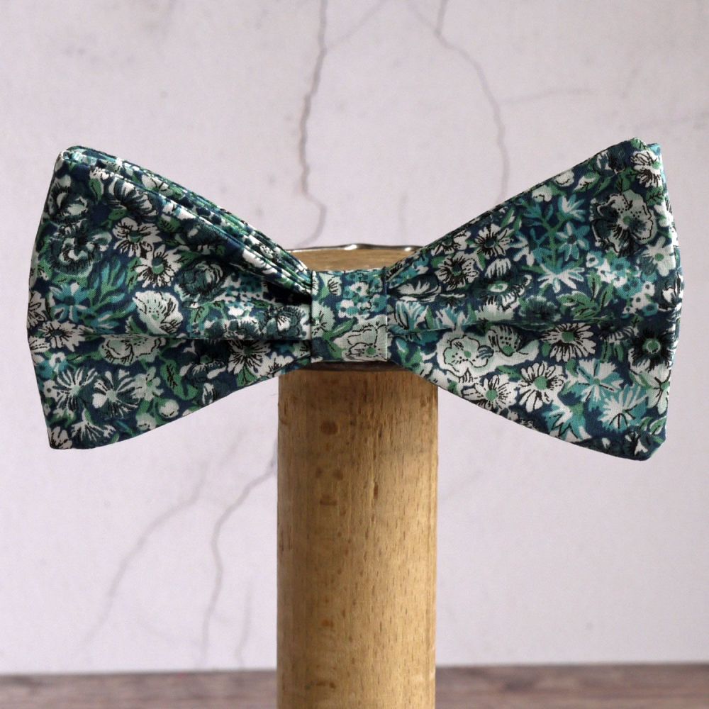 Floral Liberty print bow tie - Chive green