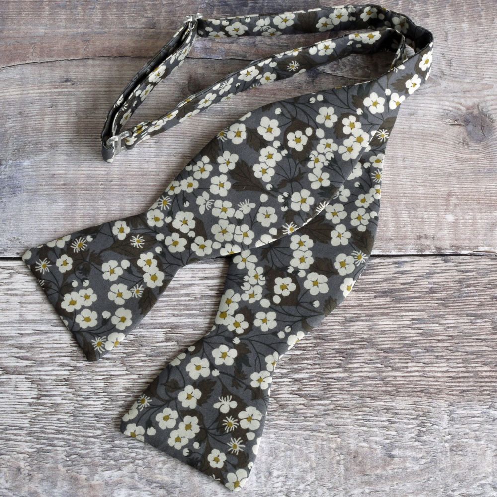 Liberty print bow tie - Mitsi grey brown