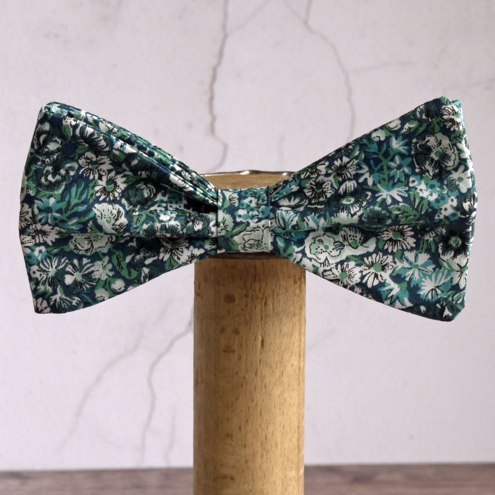 Custom listing for 1 bow tie, 1 pocket square, 4 ties (1 extra long) and 1