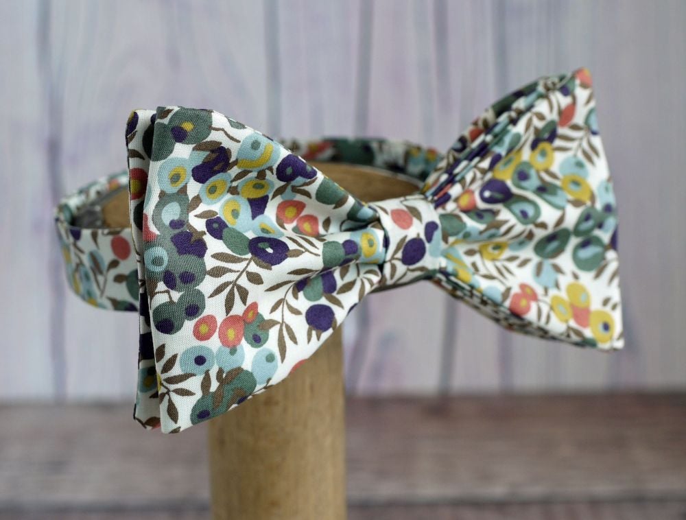 <!-001->Liberty print bow ties