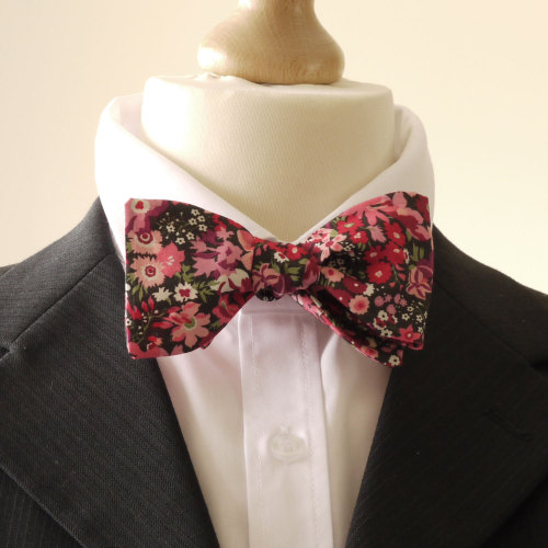 Manuela Liberty print floral bow tie