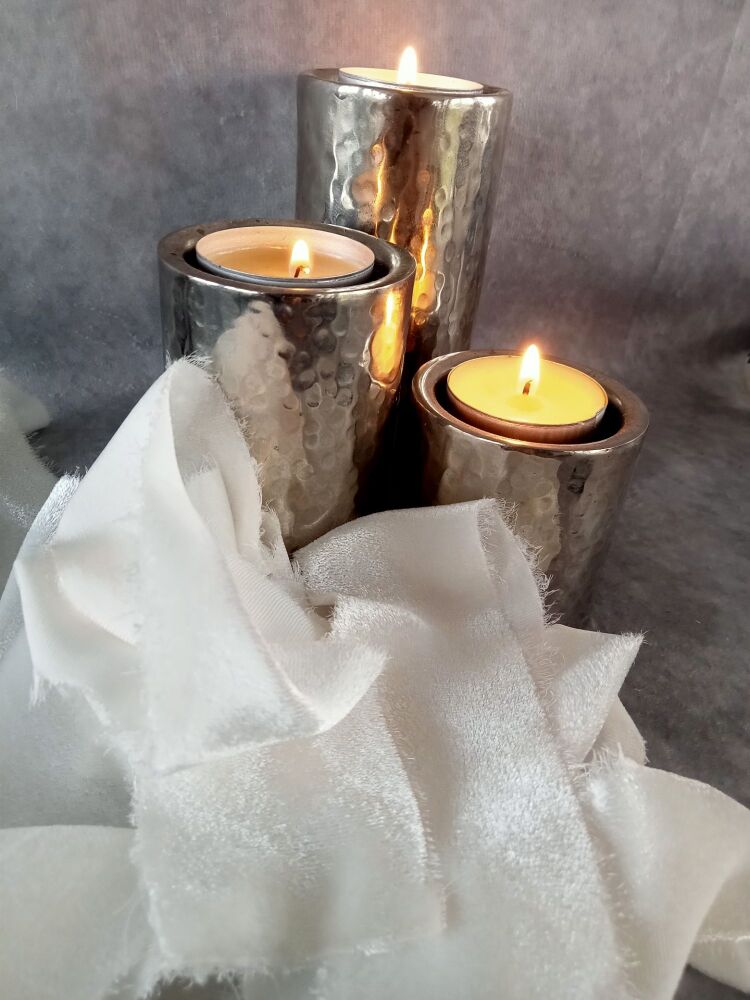 <!-- 026 --> Antique white, velvet silk ribbon