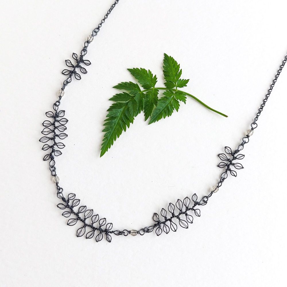 <!-- 003 -->NEW - Detailed Leaf Necklace