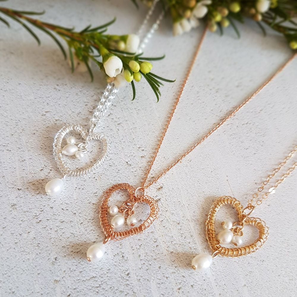 Rose gold heart pendant with pearls