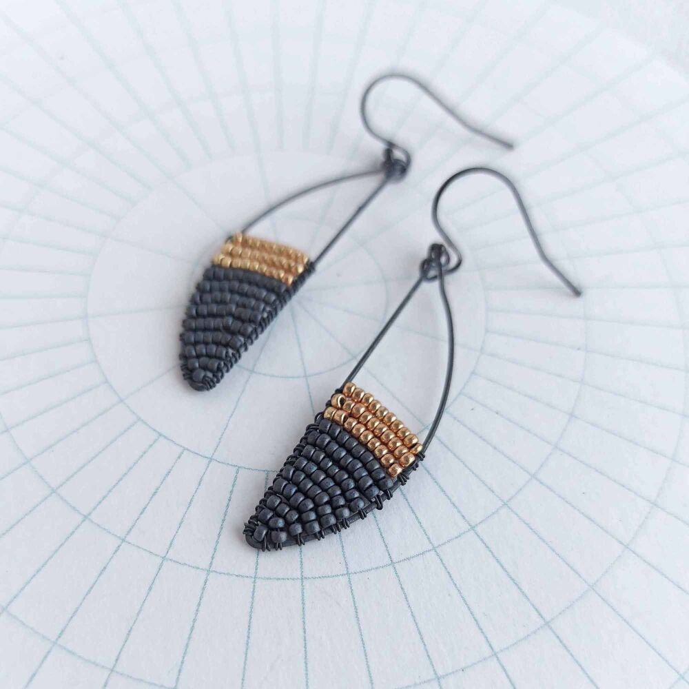 SALE - Curve geometric earrings