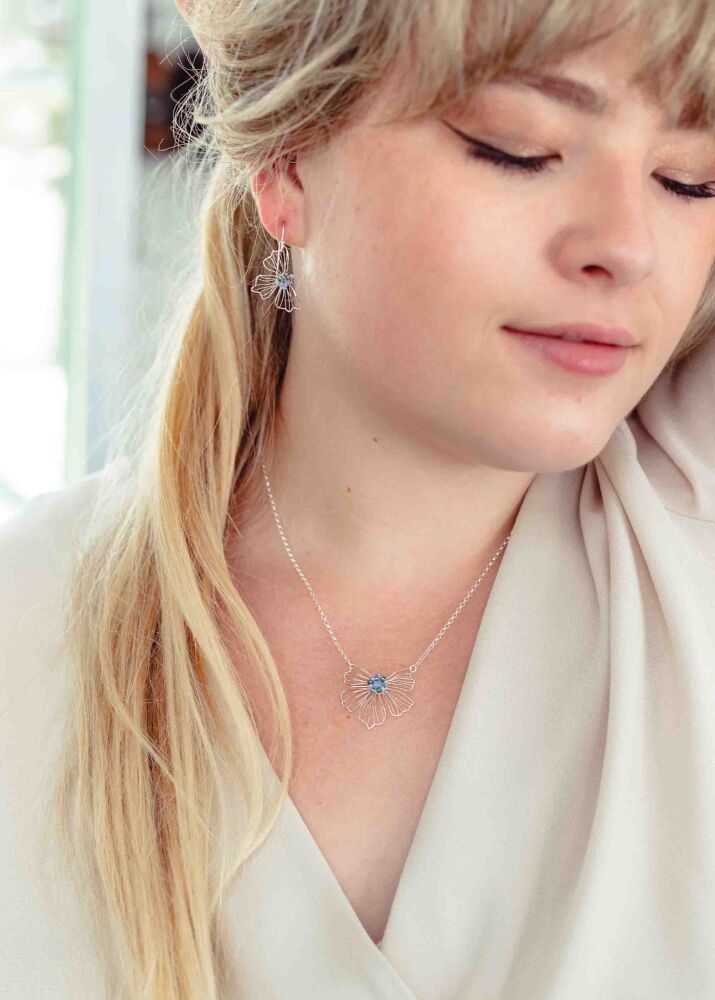 Ready to ship - Petal Flower Necklace - Blue & green beads