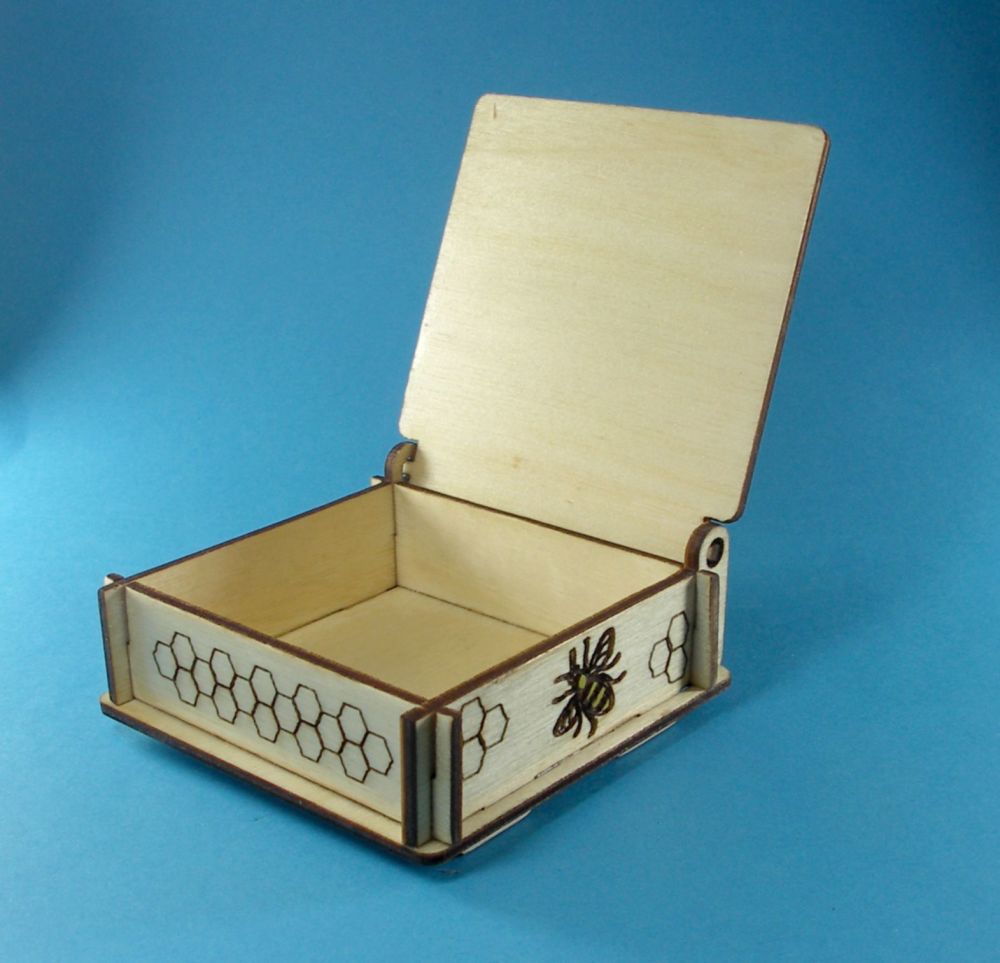 Laserengraved and lasercut hinged box with bee motif
