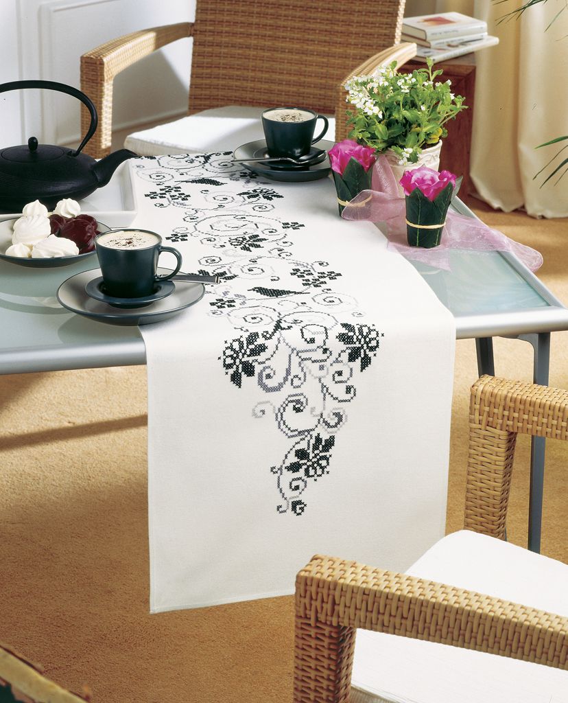 Embroidery  Kit - Black Flowers Runner (Vervaco)