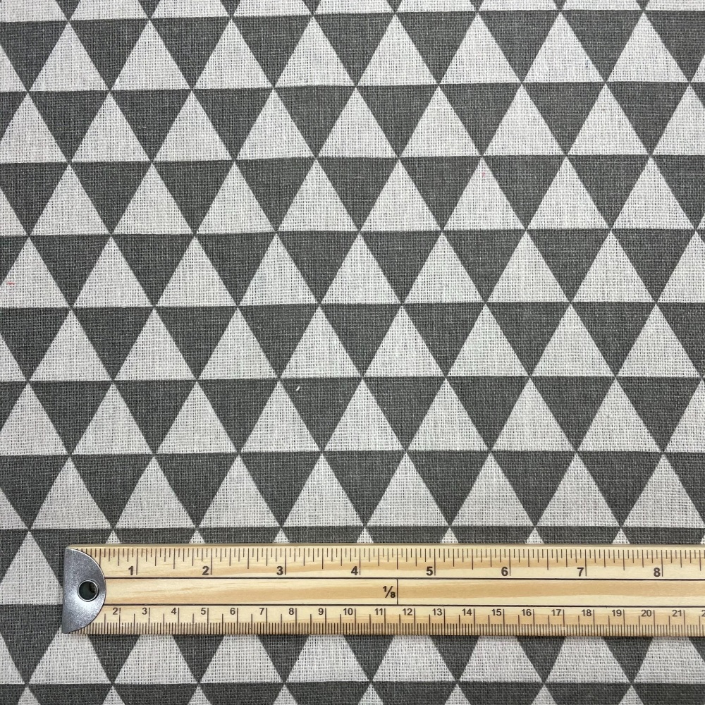 Hessian - Grey Triangles
