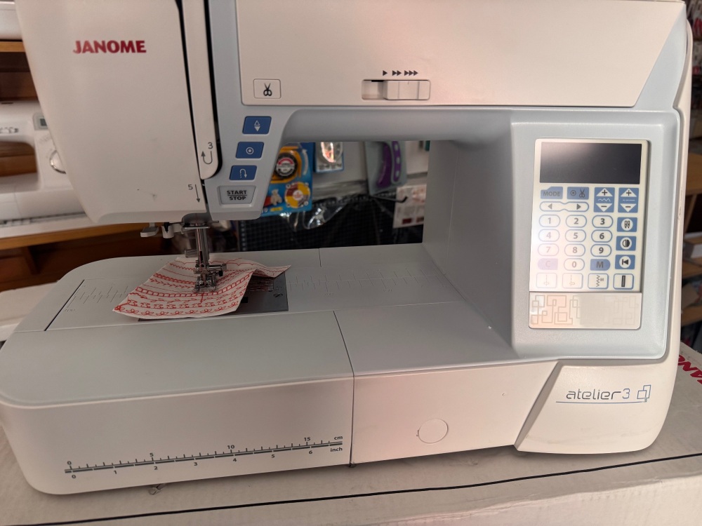 S/H Janome Atelier 3 including Quilting Kit JQ8