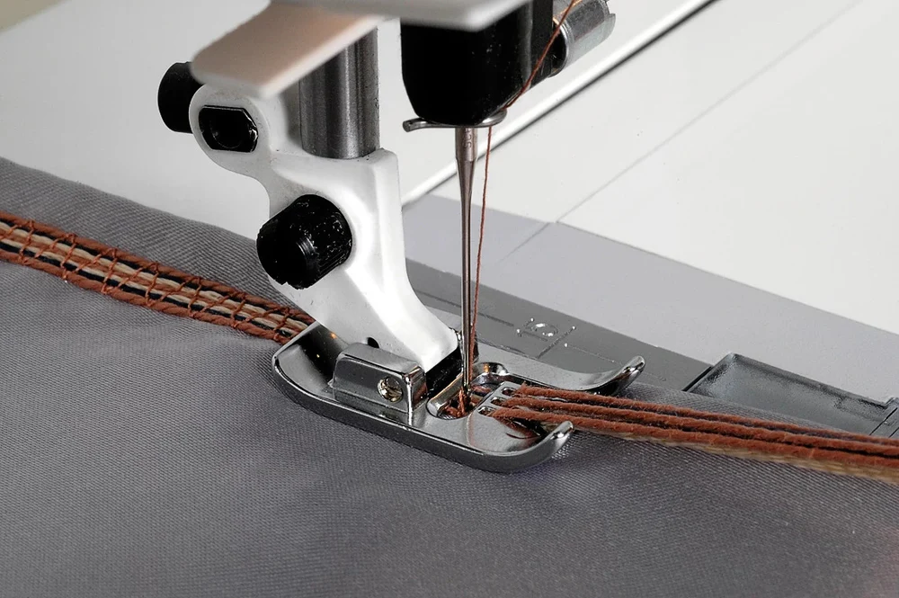 HUSQVARNA VIKING 7-Hole Cord Foot with Threader - *Unopened & Unused* - Old Stock offered at clearance price - see description for info*