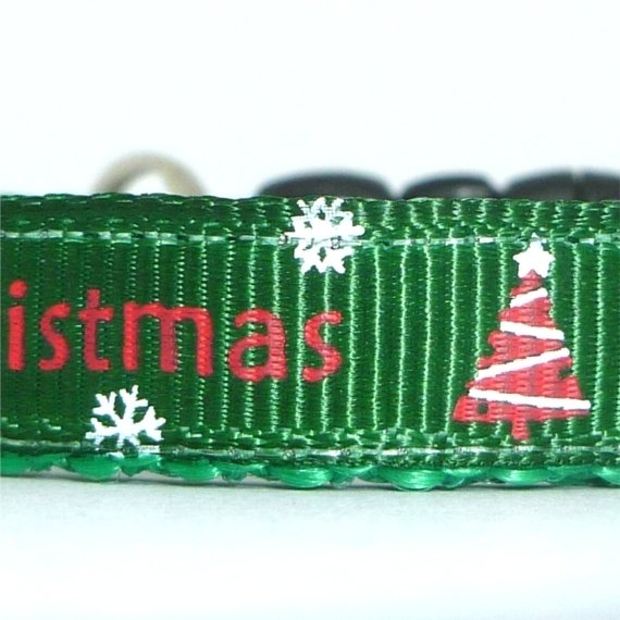 Merry Christmas dark green closeup