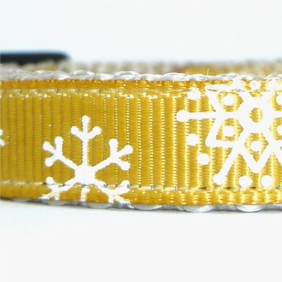 Snowflakes gold closeup