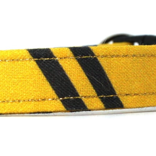 wizard hufflepuff collar closeup