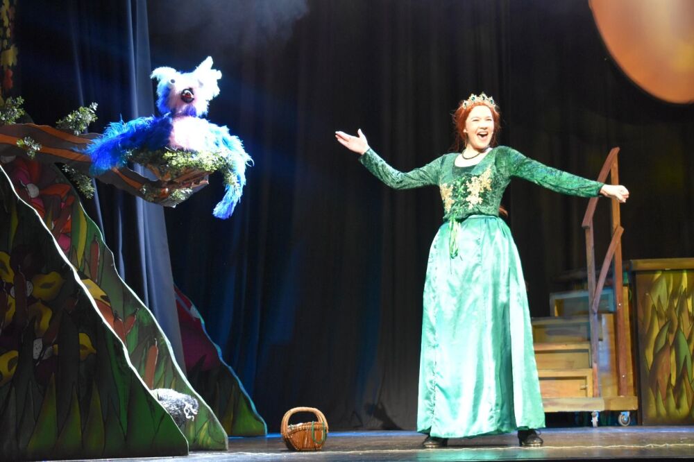 Shrek -A1 STAGE SCENERY AND SET HIRE FOR - SHREK - Fiona and Blue Bird
