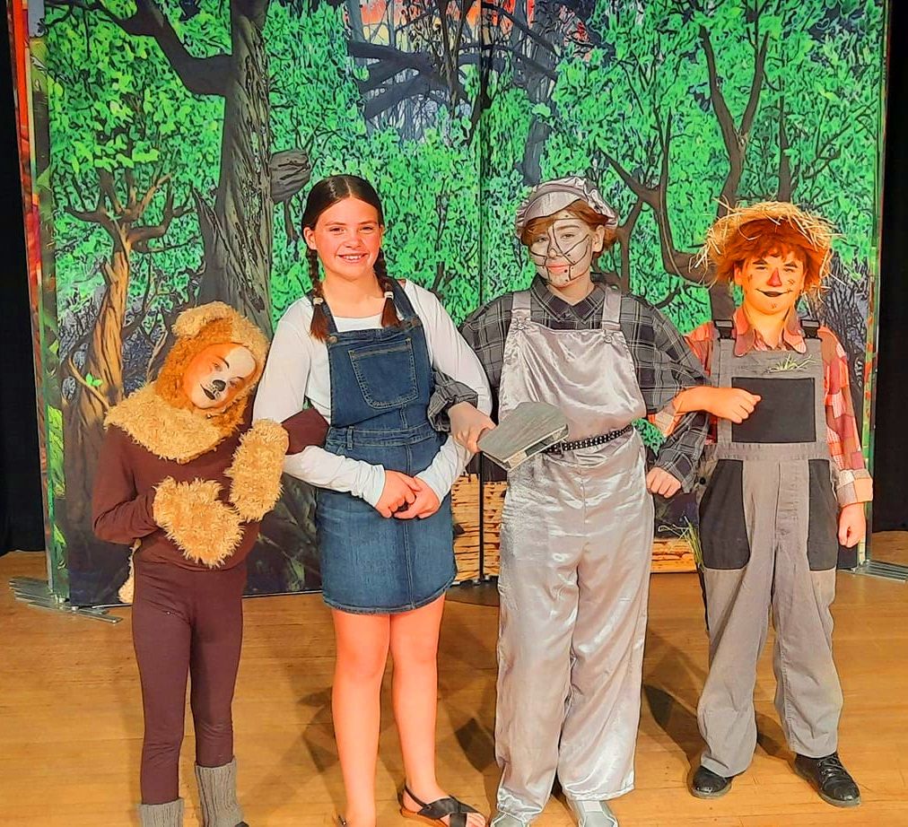 Wizard of Oz (b) - A1 STAGE - POP-UP FLATS 2.3m high - PHOTOS - 01