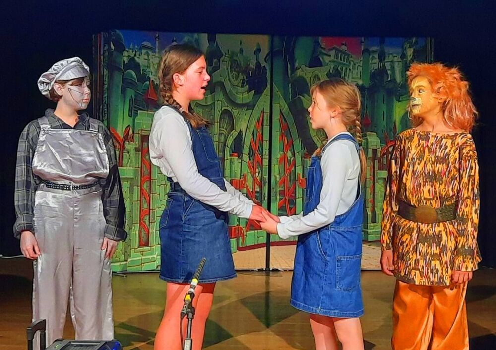 Wizard of Oz (b) - A1 STAGE - POP-UP FLATS 2.3m high - PHOTOS - 03