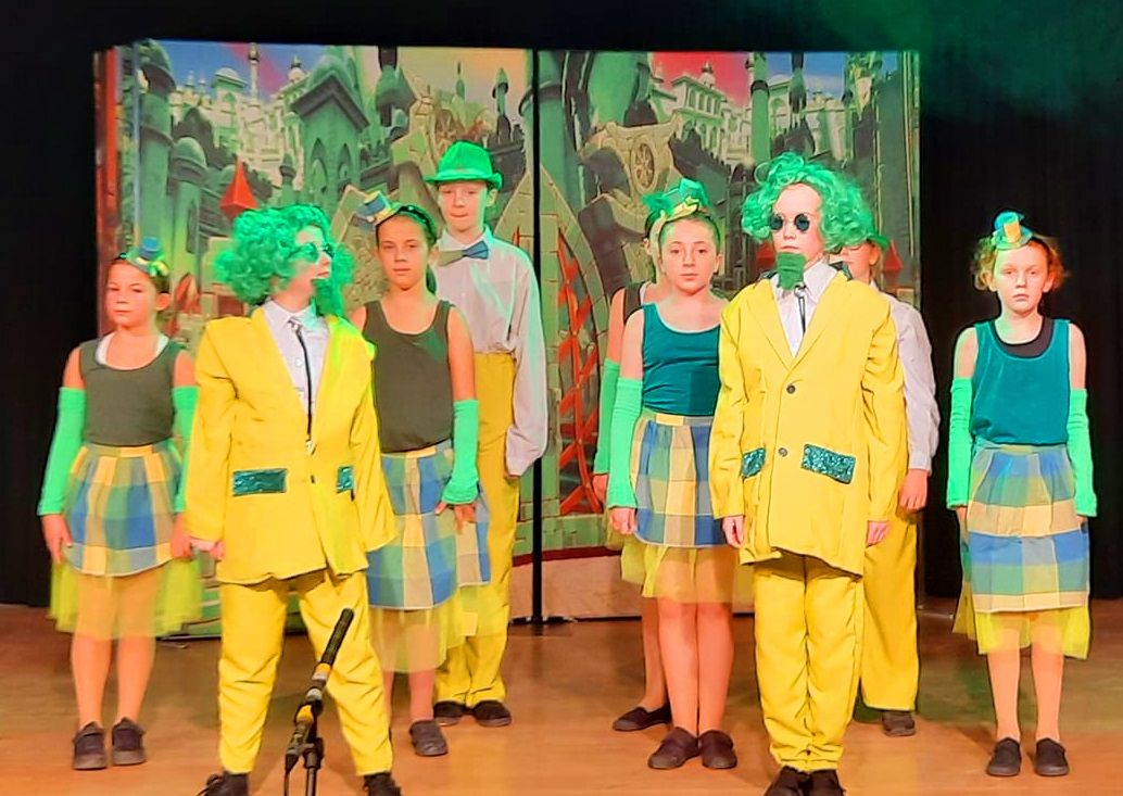 Wizard of Oz (b) - A1 STAGE - POP-UP FLATS 2.3m high - PHOTOS - 06