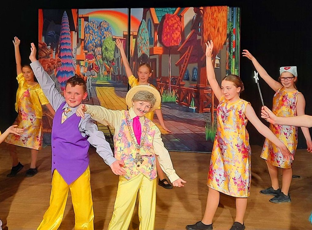 Wizard of Oz (b) - A1 STAGE - POP-UP FLATS 2.3m high - PHOTOS - 07