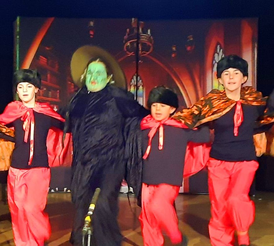 Wizard of Oz (b) - A1 STAGE - POP-UP FLATS 2.3m high - PHOTOS - 08