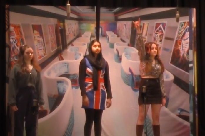 We Will Rock You - A1 STAGE - POP-UP FLATS 2.3m high - PHOTOS - 01 School