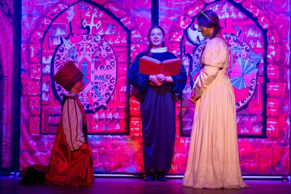 Spamalot - A1 STAGE - POP-UP PHOTOS 2.3m high - FLATS - 05