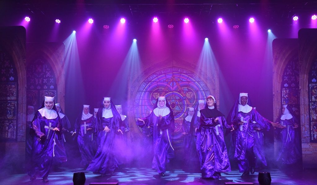 Sister Act - A1 STAGE - POP-UP FLATS 3.5m high - PHOTOS - 07