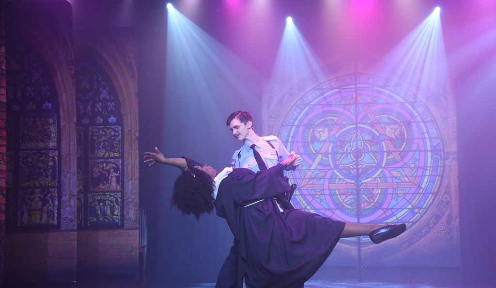 Sister Act - A1 STAGE - POP-UP FLATS 3.5m high - PHOTOS - 15