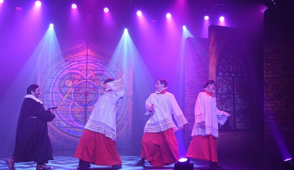 Sister Act - A1 STAGE - POP-UP FLATS 3.5m high - PHOTOS - 23