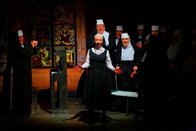 Sister Act - A1 STAGE - POP-UP FLATS 3.5m high - PHOTOS - 29
