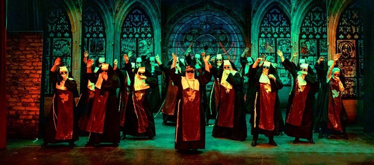 Sister Act - A1 STAGE - POP-UP FLATS 3.5m high - PHOTOS - 30