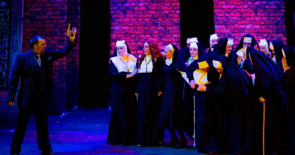 Sister Act - A1 STAGE - POP-UP FLATS 3.5m high - PHOTOS - 37
