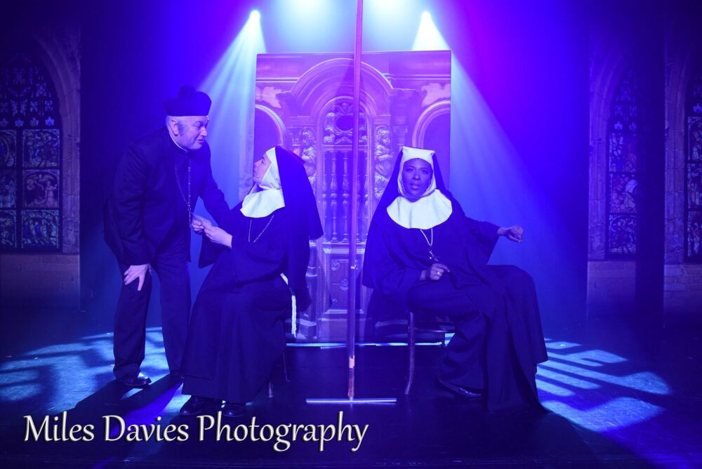 Sister Act - A1 STAGE - POP-UP FLATS 2.3m high - PHOTOS - 05