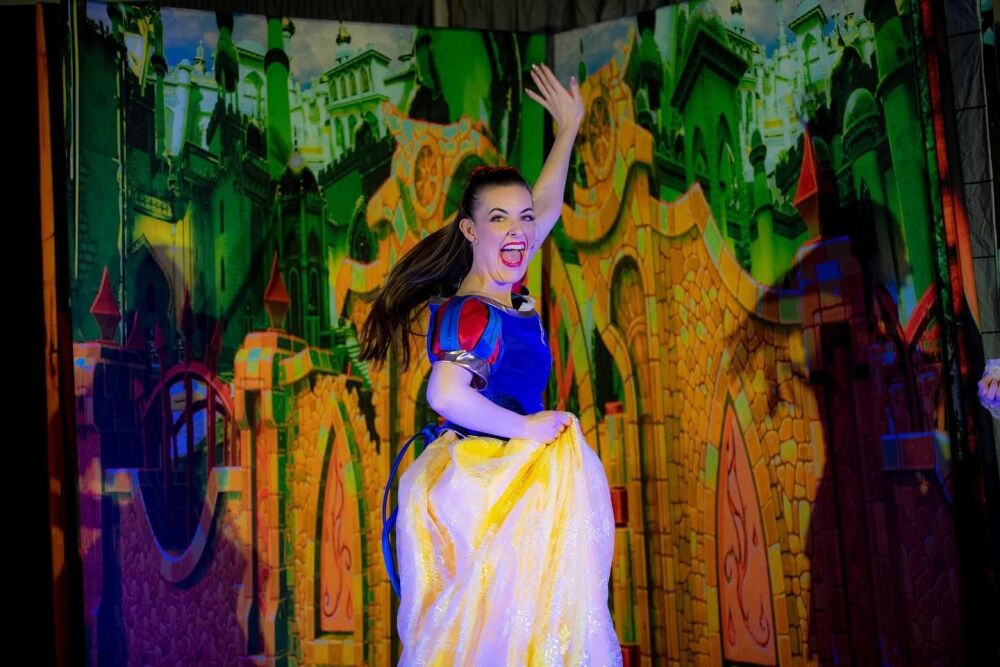 Snow White - A1 STAGE - POP-UP FLATS 2.3m high - PHOTOS - 09