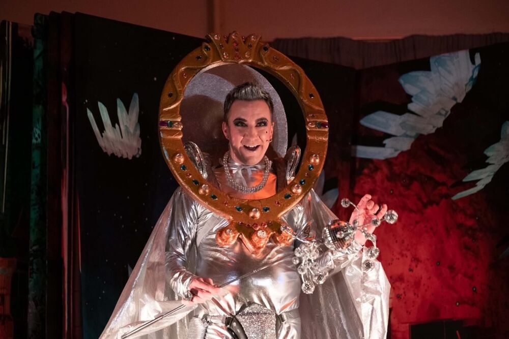 Snow White - A1 STAGE - POP-UP FLATS 2.3m high - PHOTOS - 10