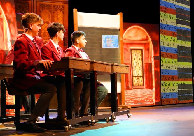 School of Rock - A1 STAGE - POP-UP FLATS 2.3m high - PHOTOS - 12