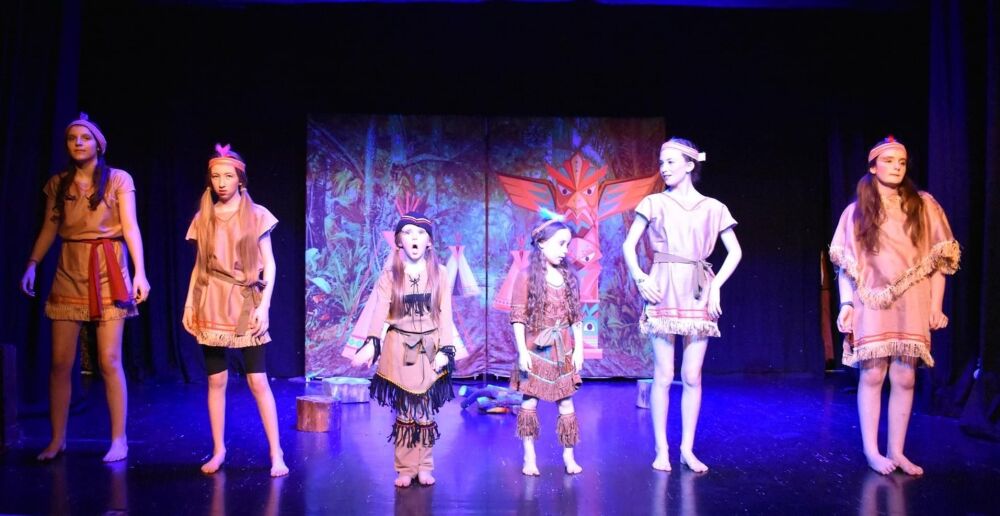 Peter Pan (b) - A1 STAGE - POP-UP FLATS 2.3m high - PHOTOS - 04