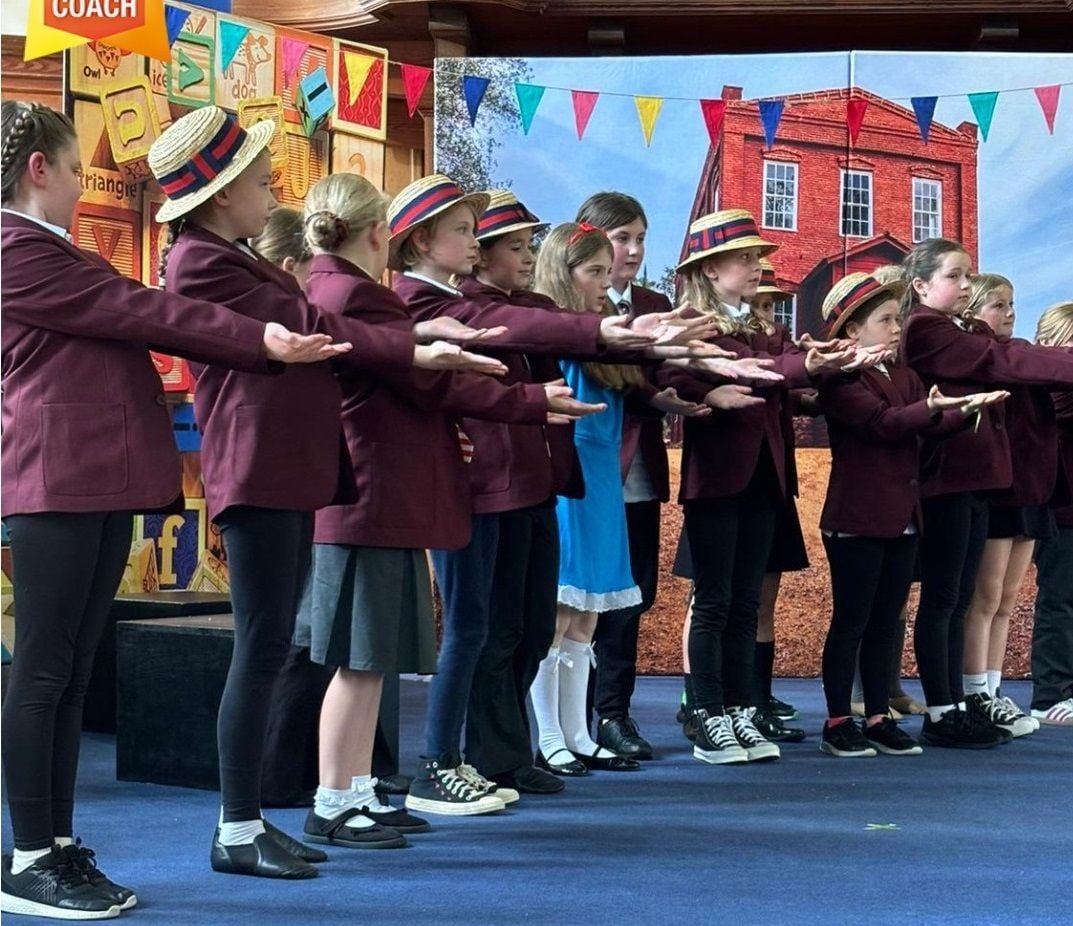 Matilda (a) - A1 STAGE - POP-UP FLATS 2.3m high - PHOTOS - 02