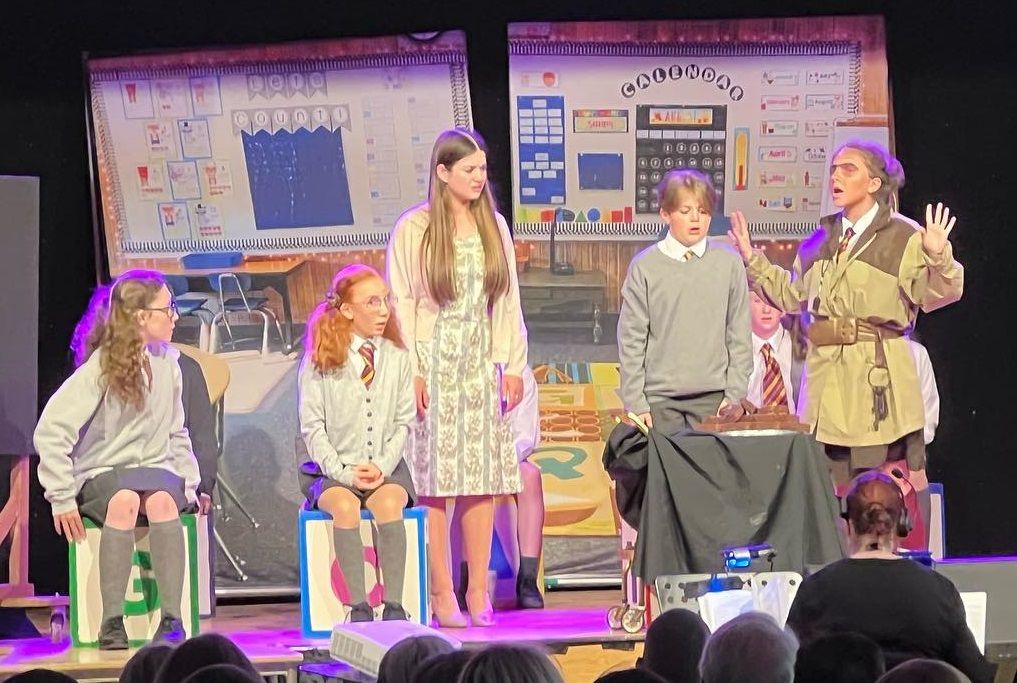 Matilda (b) - A1 STAGE - POP-UP FLATS 2.3m high - PHOTOS - 03