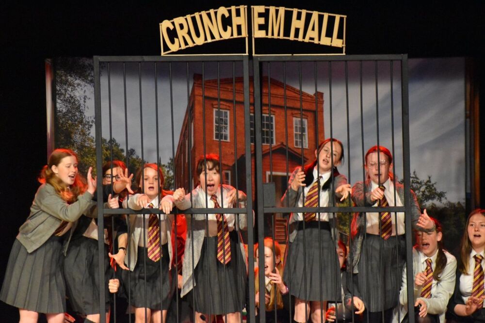 Matilda (b) - A1 STAGE - POP-UP FLATS 2.3m high - PHOTOS - 13