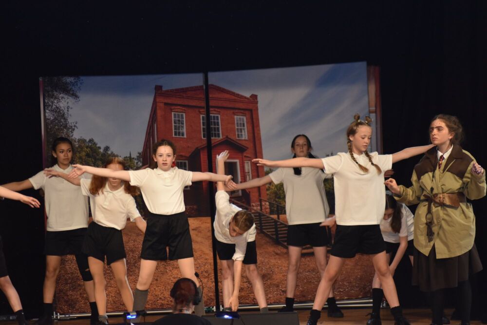 Matilda (b) - A1 STAGE - POP-UP FLATS 2.3m high - PHOTOS - 14