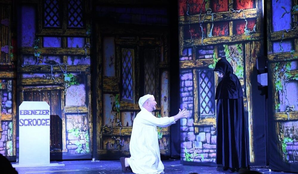 Scrooge - A1 STAGE - POP-UP FLATS 2.3m high - PHOTOS - 06