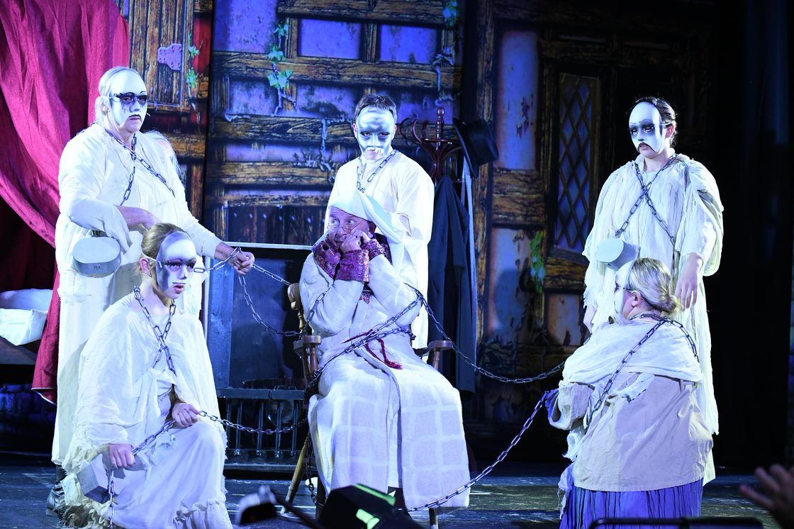 Scrooge - A1 STAGE - POP-UP FLATS 2.3m high - PHOTOS - 25