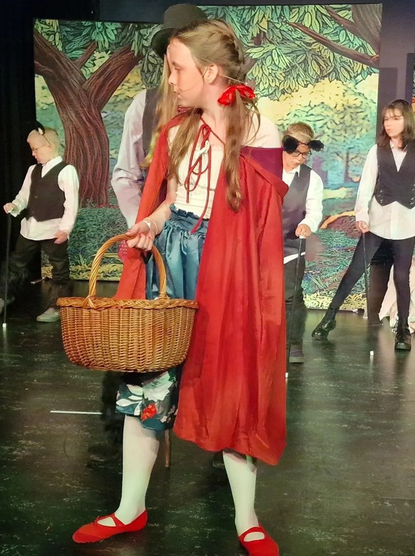 Into the Woods - A1 STAGE - POP-UP FLATS 2.3m high - PHOTOS - 10