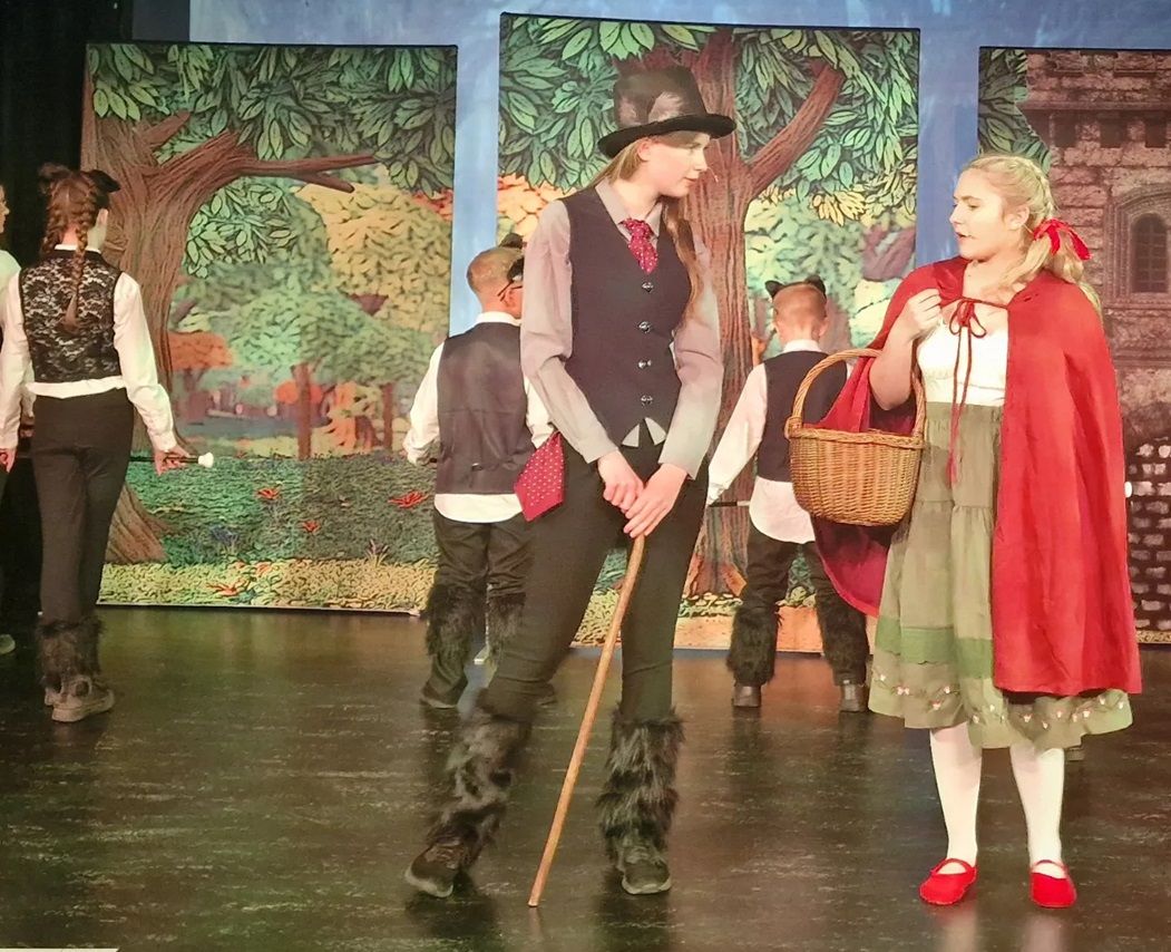 Into the Woods - A1 STAGE - POP-UP FLATS 2.3m high - PHOTOS - 11