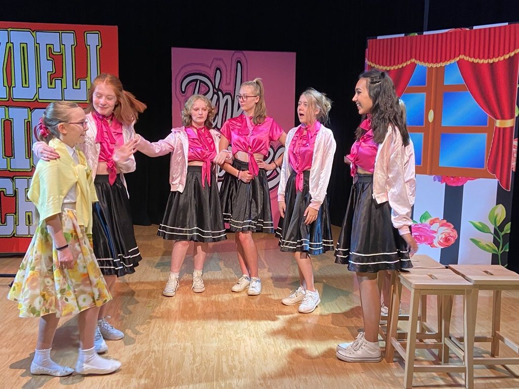 Grease (a)- A1 STAGE - POP-UP FLATS 2.3m high - PHOTOS - 02