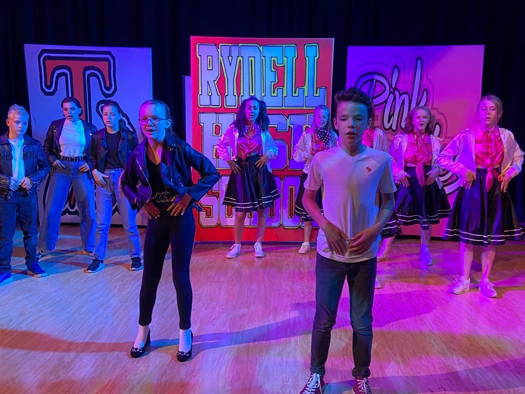 Grease (a)- A1 STAGE - POP-UP FLATS 2.3m high - PHOTOS - 18