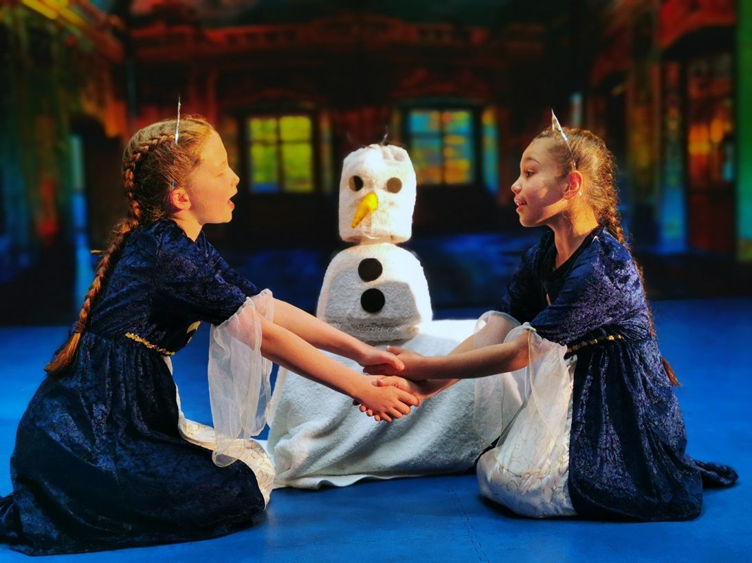 Frozen - A1 STAGE - POP-UP FLATS 2.3m high - PHOTOS - 02
